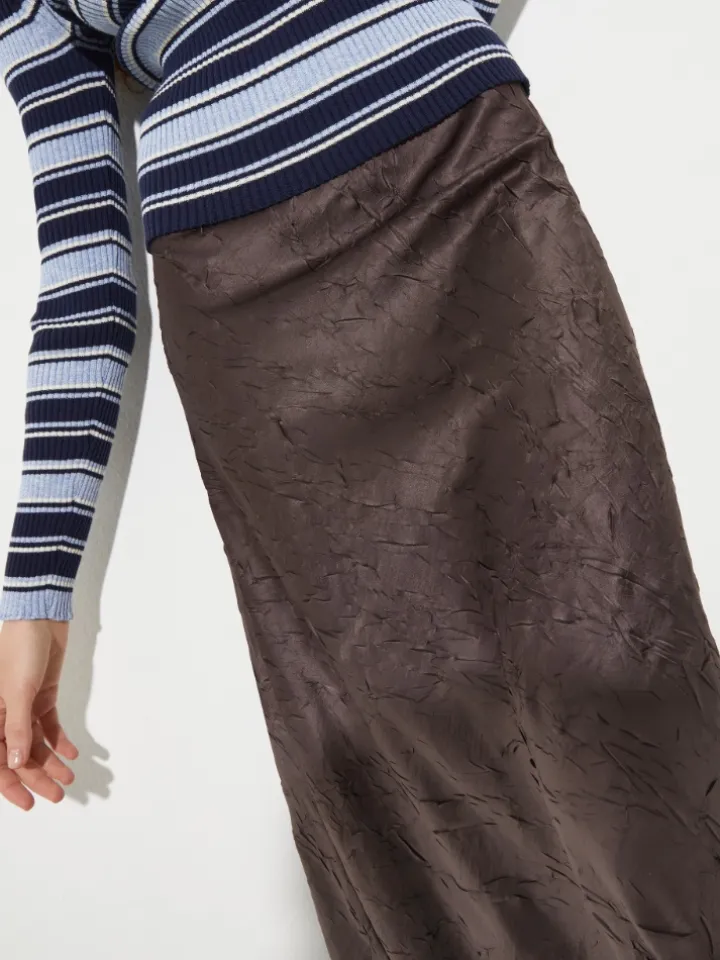 Crinkled satin midi skirt - chocolate