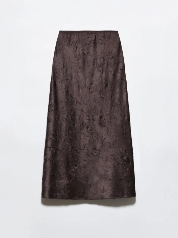 Crinkled satin midi skirt - chocolate