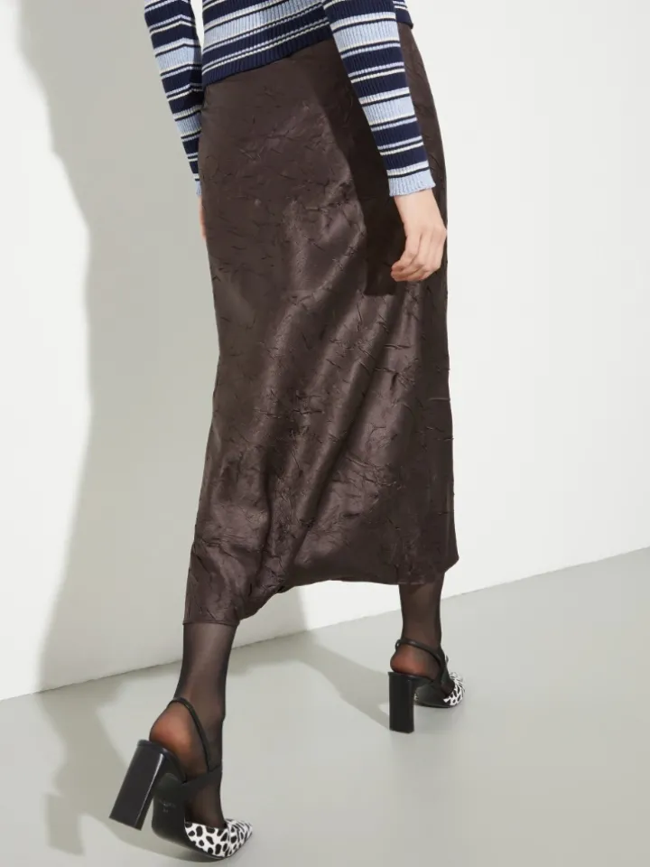 Crinkled satin midi skirt - chocolate
