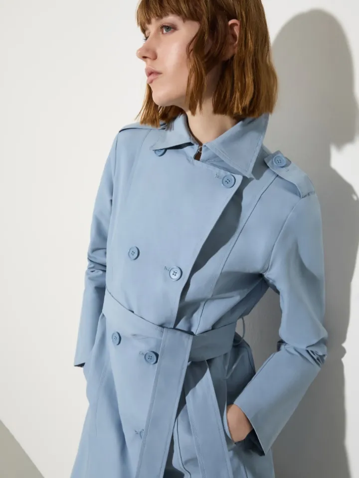 Double-breasted trench coat - light blue