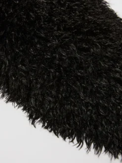 Frisé plush stole - black