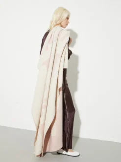 1-800 Gift Alert with Pietro Terzini blanket - wool white