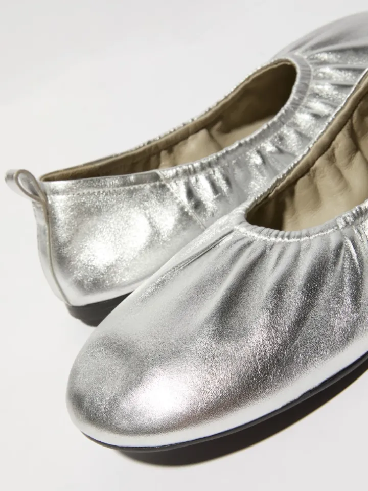 Laminated leather ballet flats - silver