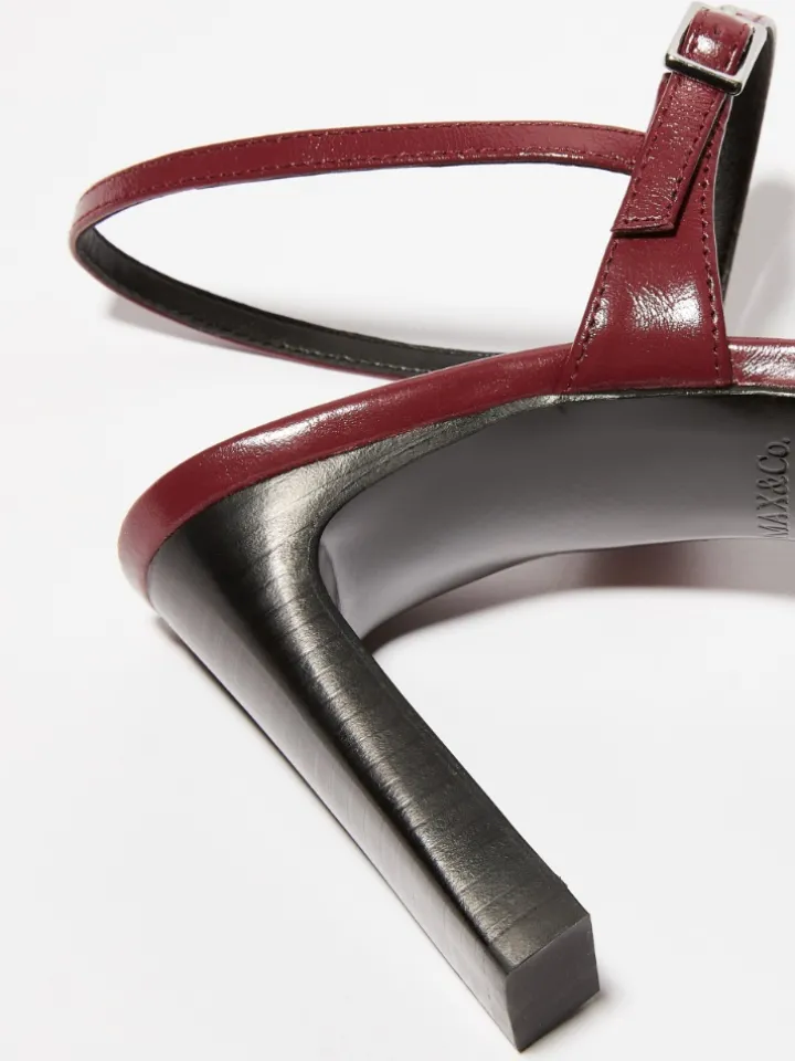 Shiny leather pumps - ruby