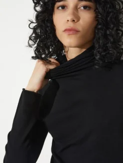 Stretch-tricot turtleneck - black