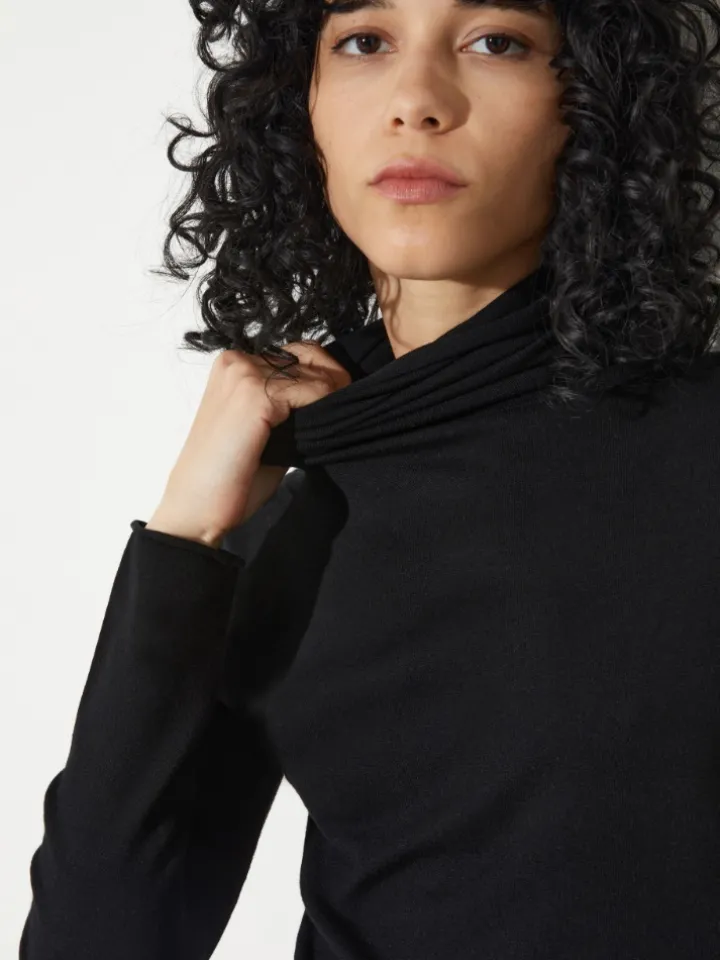 Stretch-tricot turtleneck - black