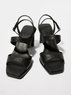Textured leather sandals - black